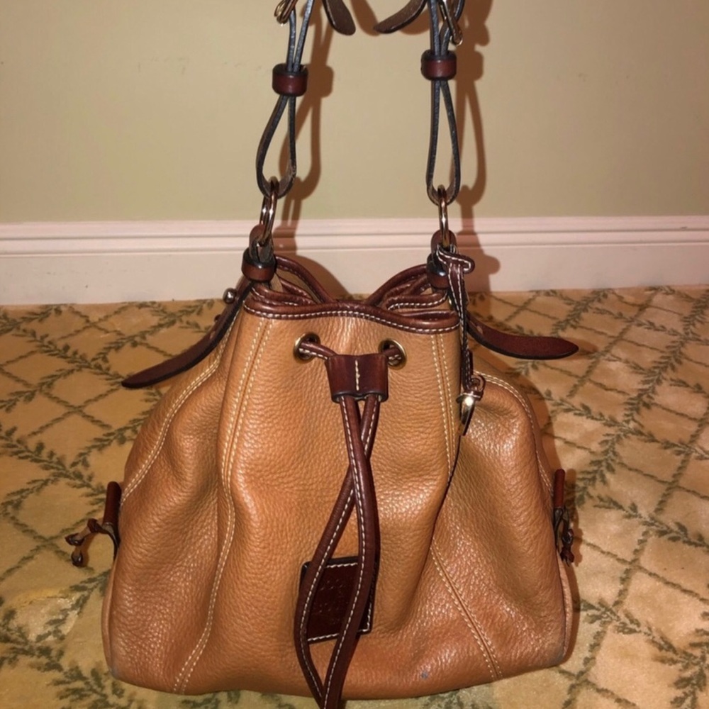 💯 Authentic Dooney & Bourke Bucket Bag